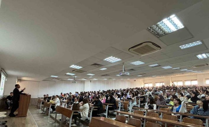 Dr. Yıldırım: "Türkiye’de bireylerin internette vakit geçirme süresi 7.6 saat"