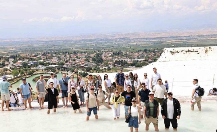 Dünyaca ünlü Kızıl Ordu Korosu, Pamukkale’ye hayran kaldı