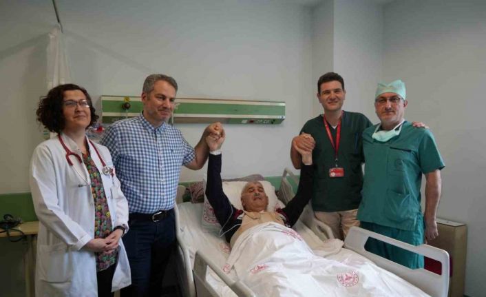 Dünyada 3. vaka: Moyamoya hastası ve her iki şah damarı tıkalı olan hastaya açık kalp ameliyatı