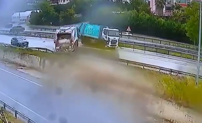 E-5 Karayolunda kayganlaşan yolda 3 kamyon kaydı facianın eşiğinden dönüldü