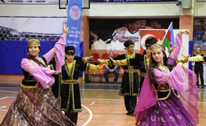 Efeler’de Uluslararası Halk Dansları Festivali gerçekleştirildi
