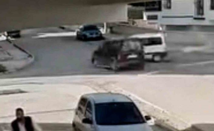 Elazığ’da hafif ticari araçlar çarpıştı