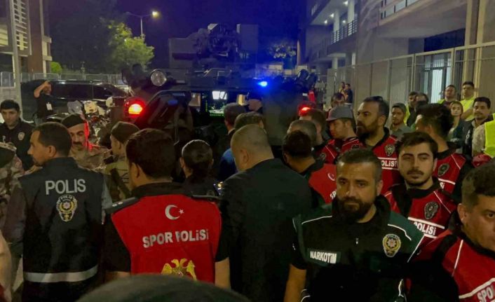 Elazığ’da hakem ve futbolcular zırhlı araçlarla staddan ayrıldı