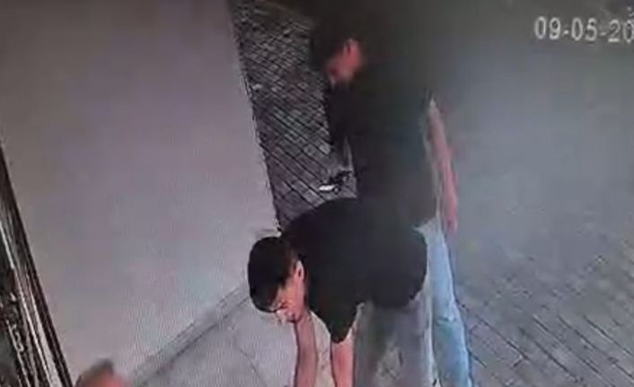 Elazığ’da muhtara silahlı saldırı anı kamerada