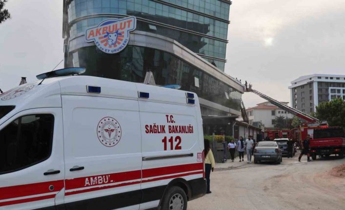 Elazığ’da plazada yangın paniği