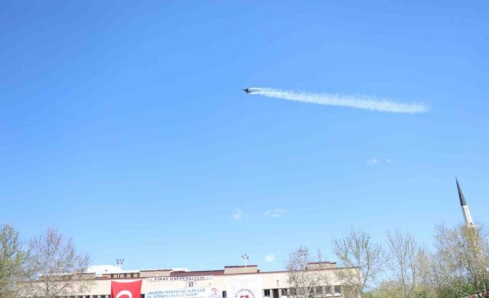 Elazığ’da SOLOTÜRK gösterisi nefes kesti