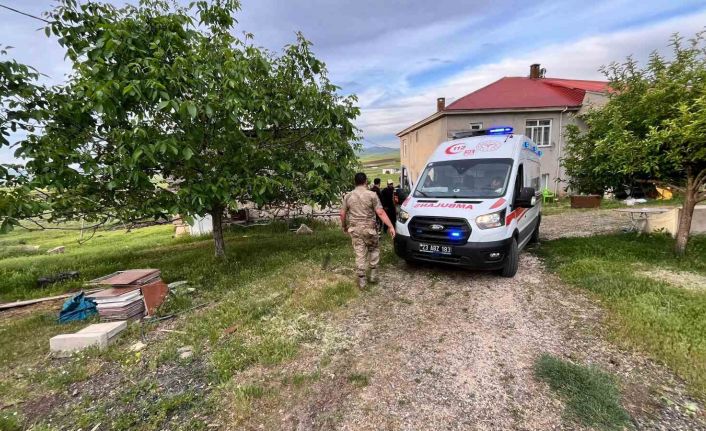 Elazığ’da traktörün altında kalan kişi yaralandı