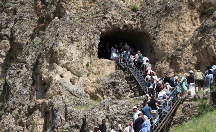 Elazığ’da üniversite öğrencileri Palu’yu gezdi
