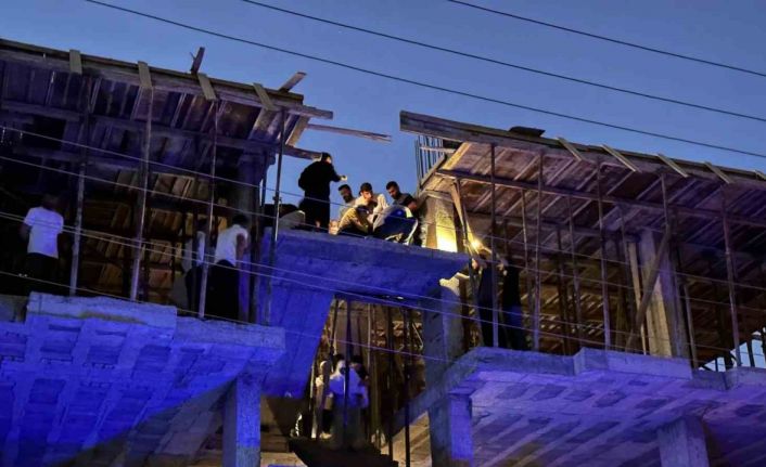 Elindeki demir yüksek gerilim hattına temas edince akıma kapılarak hayatını kaybetti