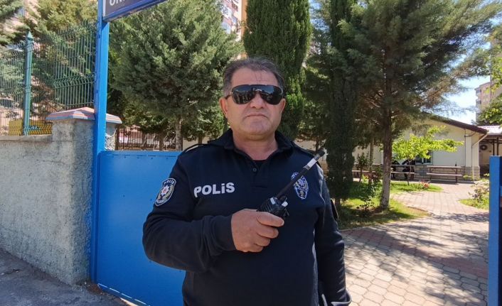 Emekliliğini telsizle duyurdu