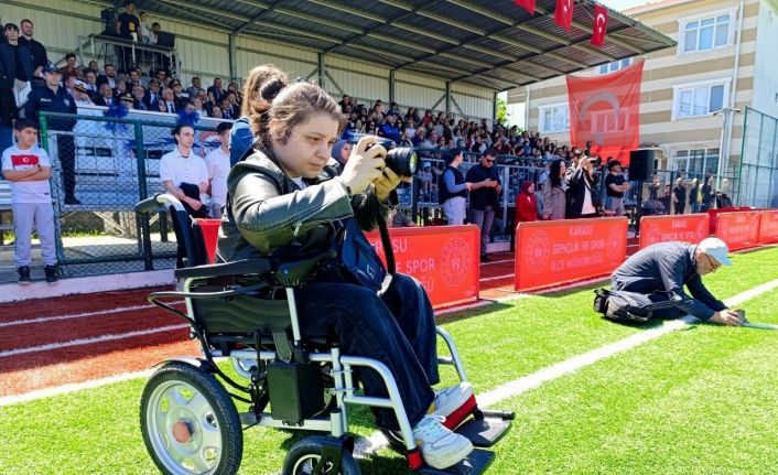 Engelleri aştı, iki üniversite okuyup gazetecilik yapıyor