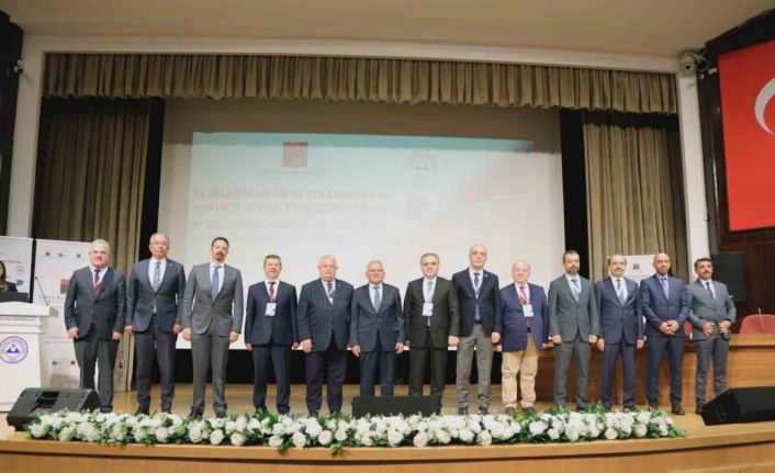 Erciyes Üniversitesi’nde ’Uluslararası Yapay Zeka Hukuku ve Hukukta Dijitalleşme Sempozyumu’ düzenlendi