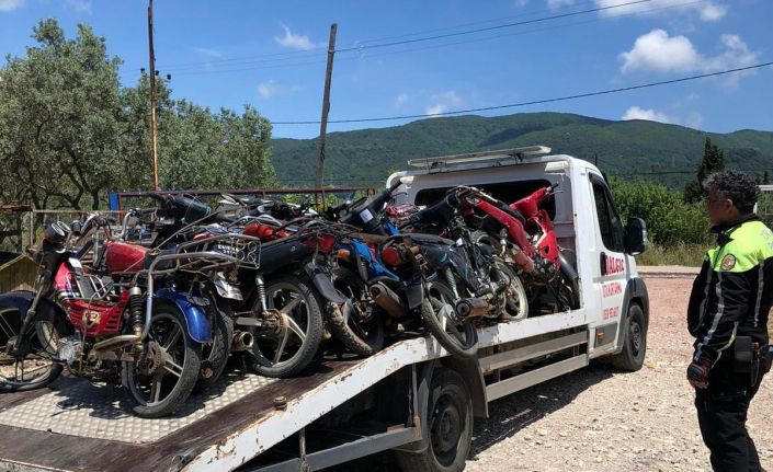 Erdek’te  tescilsiz motosikletler toplandı