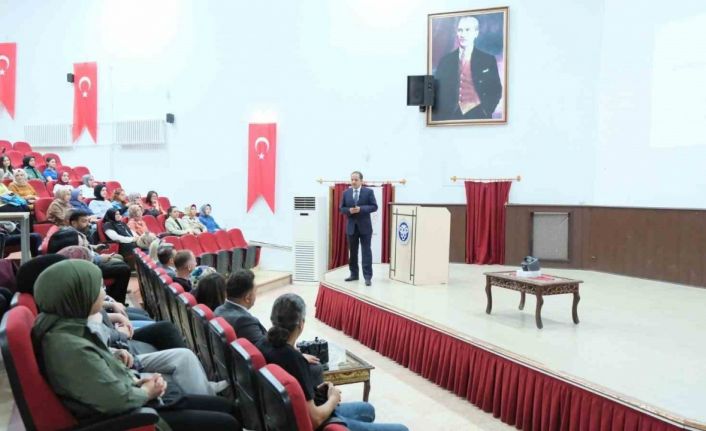 Erzincan’da gıda üzerine seminer düzenledi