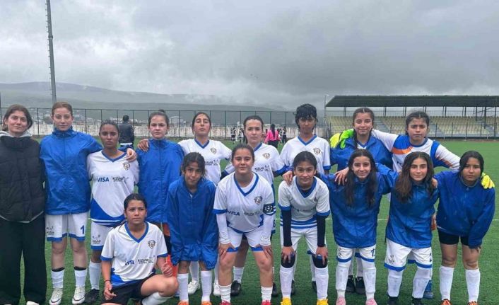 Erzincanlı kadın futbolcular Ardahan yolcusu