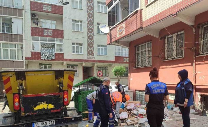 Esenler’de 4. kez temizlenen daireden 7 kamyon çöp çıktı