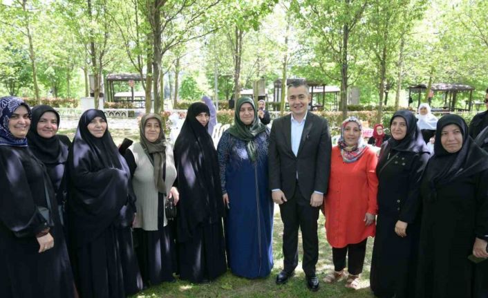 Esenyurtlu anneler belediyenin düzenlediği piknikte bir araya geldi