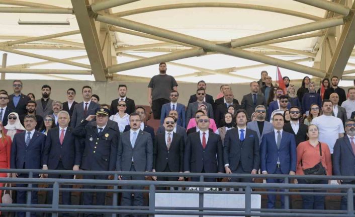 Esenyurt’ta 19 Mayıs coşkusu doyasıya yaşandı: Yüzlerce kişi Turgut Özal Stadyumu’nda buluştu