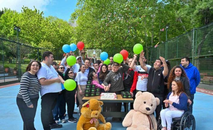 Esenyurt’ta Belediyesi, engelli bireylerin topluma kazandırılması amacıyla Menekşe Engelsiz Kafe’yi hayata geçirdi