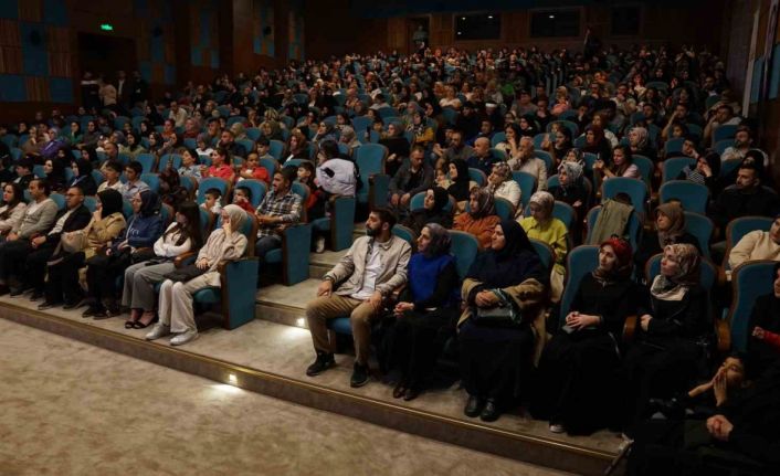 Esenyurt’ta "Kelimenin Esrarı" öyleşisi yoğun ilgi gördü