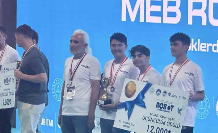 Eskişehirli öğrencilerden Uluslararası Robot Yarışması’nda büyük başarı