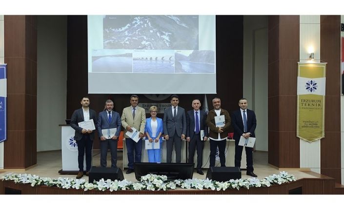 ETÜ’de "Erzurum şehrinin kültürel gelişim sürecinde önemli kurumlar" paneli ve "Arkeolojik kazılar sergisi" düzenlendi