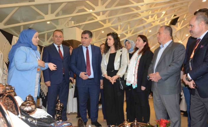 Ev kadınları, sanatın kadınları oldu: Yüzlerce el emeği ürün açılan sergiyle görücüye çıktı