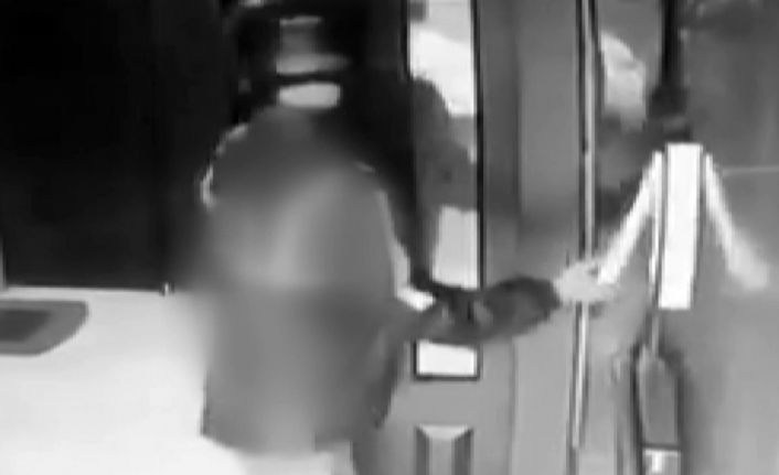 Eyüpsultan’da görüntülü diyafon hırsızlığı kamerada