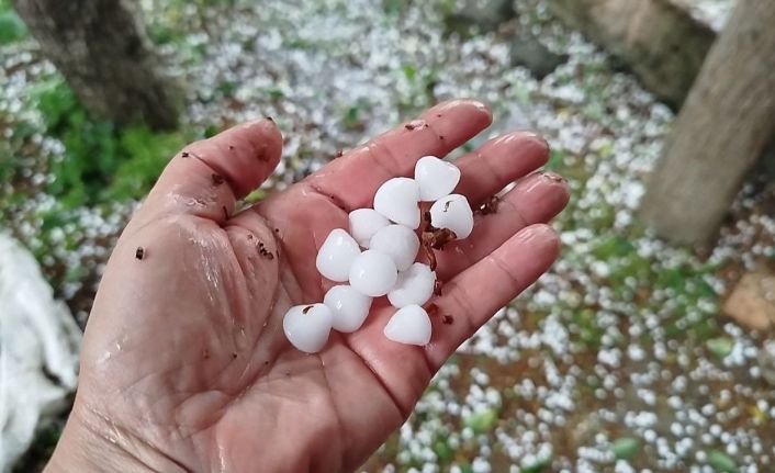 Fındık büyüklüğünde yağan dolu trafik kazasını beraberinde getirdi: 1 yaralı