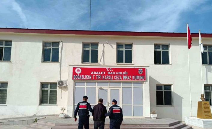 Firari hükümlü yakayı ele verdi