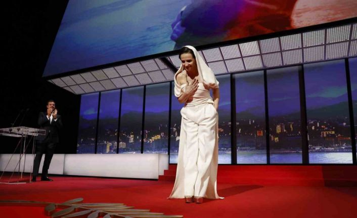 Fransız film yıldızı Binoche, Cannes Film Festivali açılışında Filistinli gazeteci Hassona’yı andı