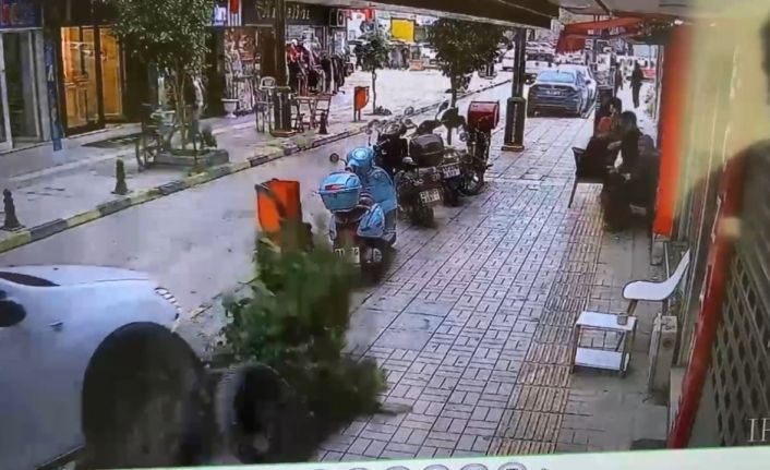 Fren yerine gaza basınca önünde ne varsa yıktı: O anlar kamerada