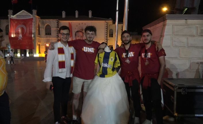 Galatasaray taraftarları sınır kentinde şampiyonluğu renkli görüntülerle kutladı