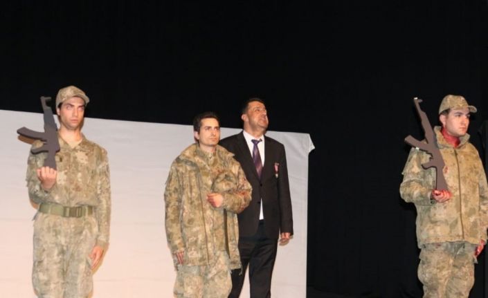 Gazi Yalçın Yedek’in hayatı sahnede yoğun ilgi gördü