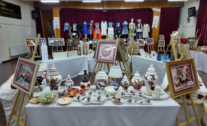 Gediz Halk Eğitim Merkezi yıl sonu sergisi göz kamaştırdı