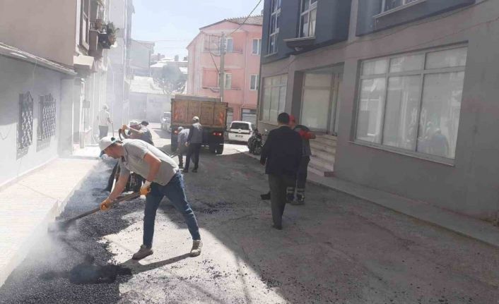 Gediz’de 9 mahallede asfalt çalışması gerçekleştirildi