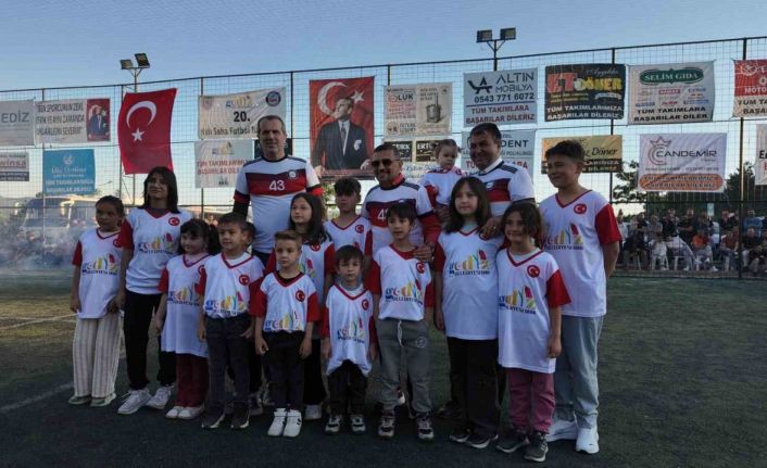 Gediz’de halı saha turnuvası, eski milli futbolcu Saffet Sancaklı’nın katıldığı finalle sona erdi