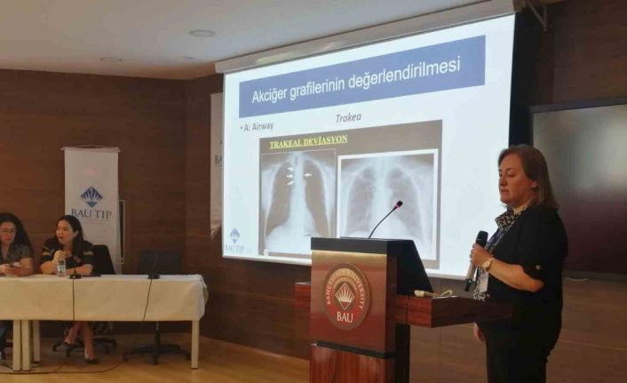 Geleceğin doktorları, 4. Intern Sempozyumu’nda mesleki bilgi ve tecrübe ediniyor