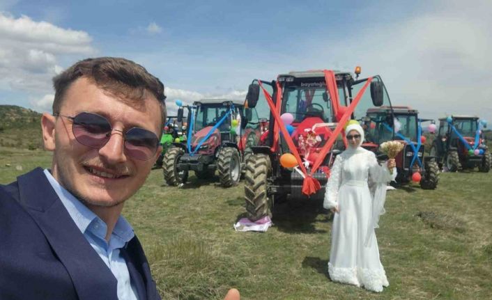 Gelin direksiyon başına geçti traktör, çiftçi çiftin gelin arabası oldu