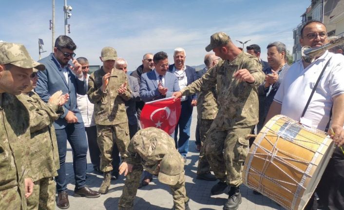 Gemlik’te başlayan askerlik Mudanya’da eğlenceyle sona erdi