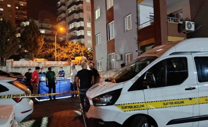 Genç kadını katledip intihar etti