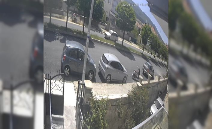Gençlerin yaralandığı motosiklet kazası güvenlik kamerasında