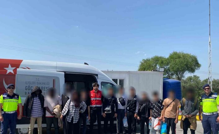 Germencik’te 21 düzensiz göçmen, 2 organizatör yakalandı