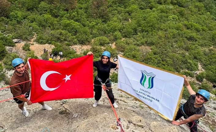 Geyve’de kaya tırmanışı yaptılar