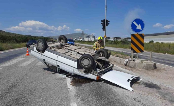 Gönen’de trafik kazası: Takla atan araçta 2 kişi yaralandı