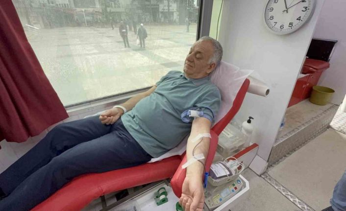 Görme engelli eski Milletvekili Ayva, Düzce’de kan bağışı çağrısında bulundu