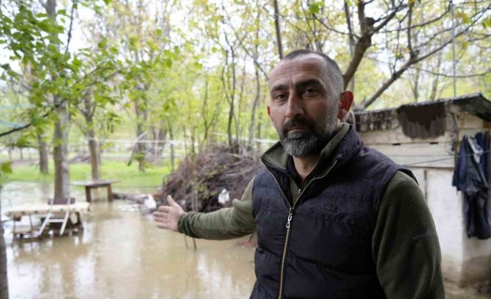 Gümüşhane’de DSİ’nin dere ıslahı çalışması bahçeleri sular altında bıraktı