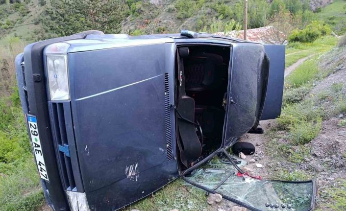 Gümüşhane’de otomobil devrildi: 4 kişi yaralandı