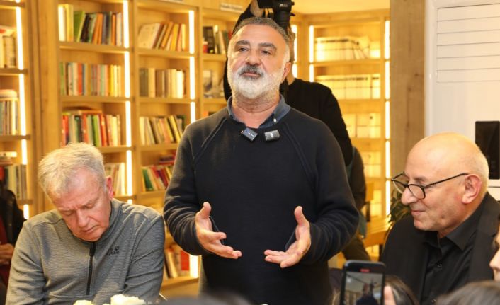 Hafızalarda ‘Erdal Bakkal’ karakteri ile yer edinen usta oyuncuya Karasu’da yoğun ilgi