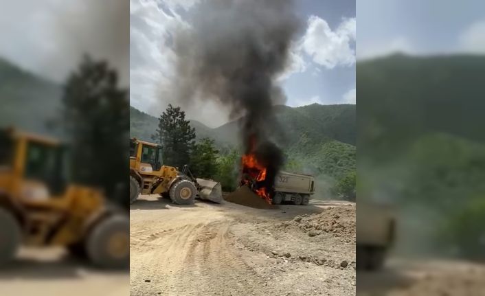 Hafriyat kamyonu alevlere teslim oldu